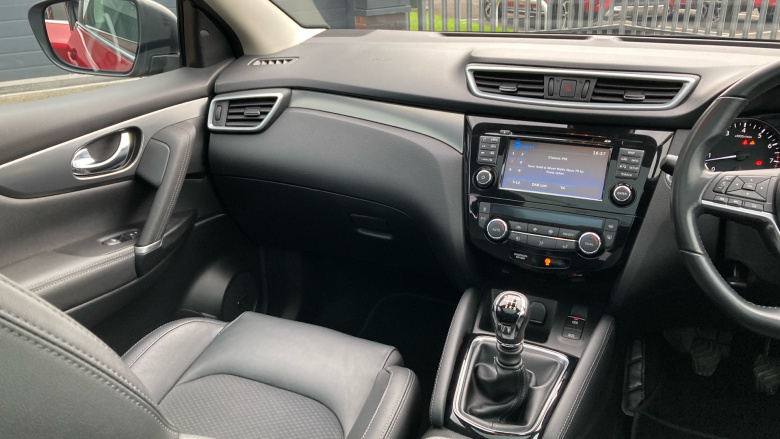 Nissan Qashqai 1.6 DiG-T Tekna 5dr Petrol Hatchback